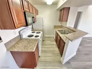 Photo #3: 2702728 Listing 