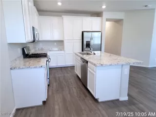 Photo #4: 2702771 Listing