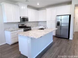 Photo #5: 2702771 Listing