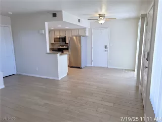 Photo #5: 2702772 Listing 