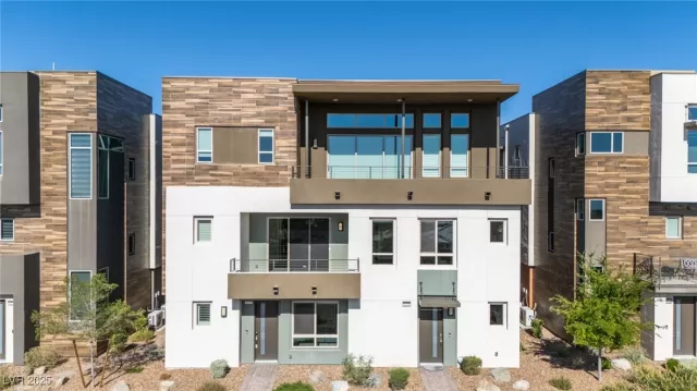 MLS: 2702790 Condo For Sale