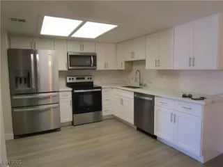 Photo #2: 2702806 Listing 