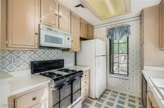 Photo #2: 2702813 Listing