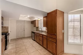 Photo #2: 2702829 Listing