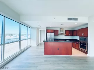 Photo #2: 2702863 Listing