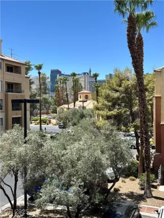 Photo #4: 2702870 Listing
