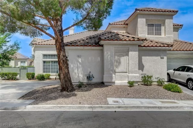 MLS: 2702883 Condo For Sale