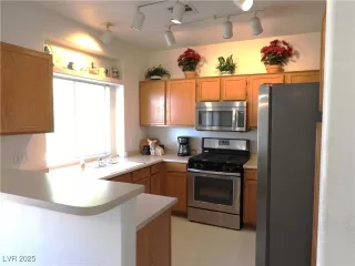 Photo #5: 2702957 Listing 