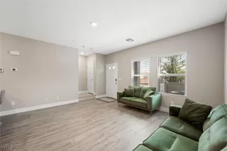 Photo #5: 2702962 Listing 