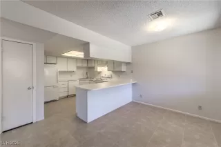 Photo #3: 2703014 Listing