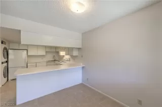 Photo #4: 2703014 Listing