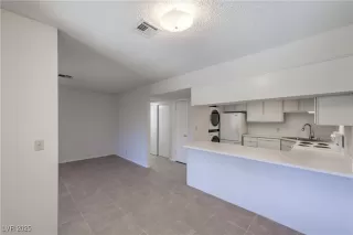 Photo #5: 2703014 Listing