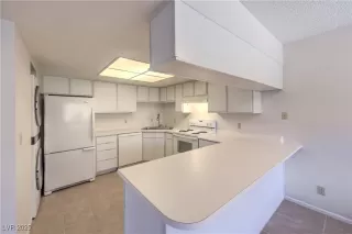 Photo #6: 2703014 Listing