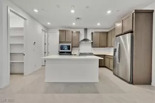 Photo #2: 2703146 Listing 