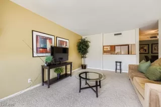 Photo #3: 2703171 Listing