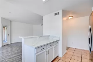 Photo #3: 2703175 Listing 