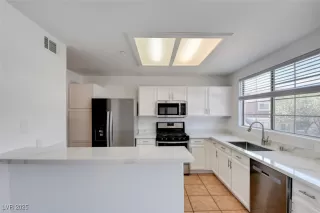 Photo #5: 2703175 Listing 