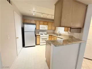 Photo #6: 2703192 Listing 