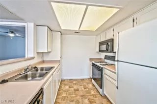 Photo #3: 2703204 Listing 