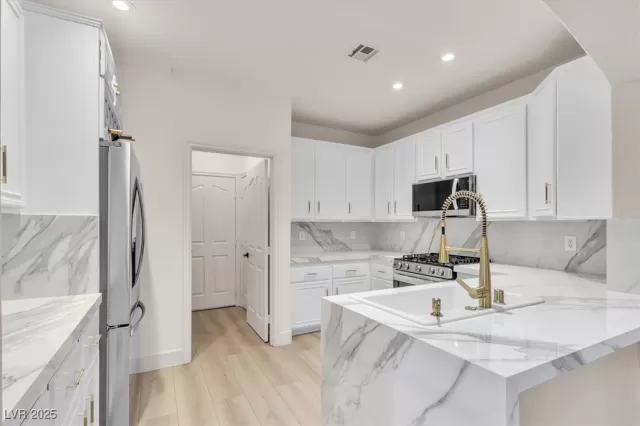 MLS: 2703244 Condo For Sale