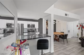 Photo #3: 2703365 Listing 