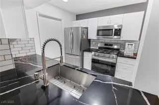 Photo #5: 2703365 Listing 