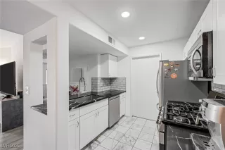 Photo #6: 2703365 Listing 