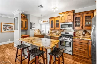 Photo #2: 2703386 Listing