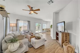 Photo #3: 2703401 Listing