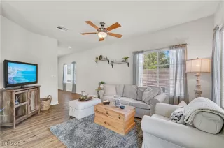 Photo #5: 2703401 Listing