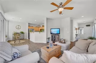 Photo #6: 2703401 Listing