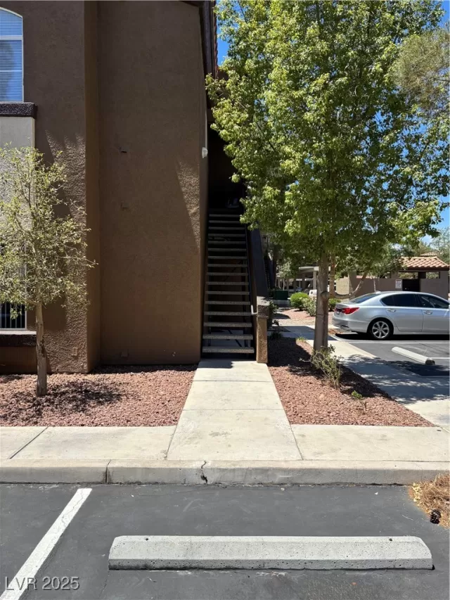 MLS: 2703402 Condo For Sale