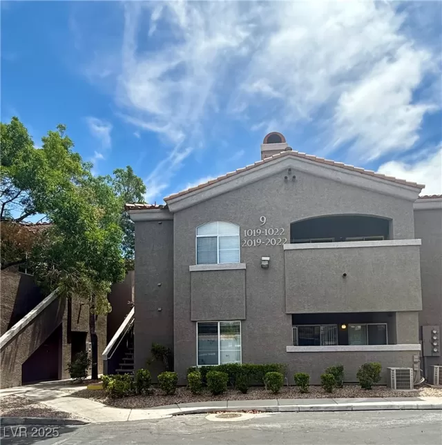 MLS: 2703427 Condo For Sale