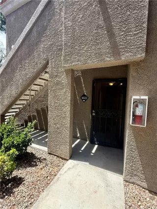 Photo #1: 2703427 Listing 