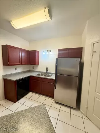Photo #5: 2703427 Listing 