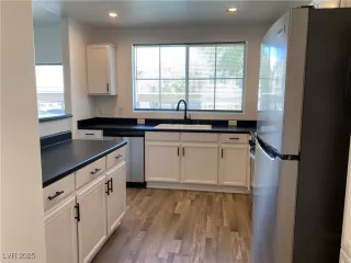 Photo #3: 2703430 Listing 