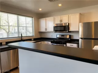 Photo #4: 2703430 Listing 