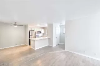 Photo #5: 2703454 Listing