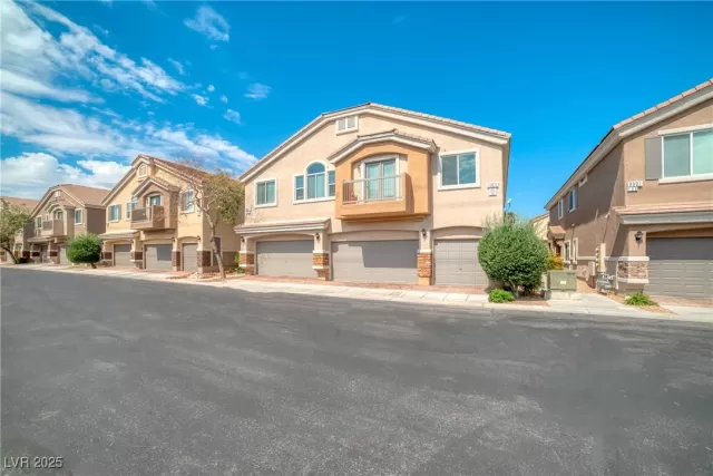 MLS: 2703473 Condo For Sale