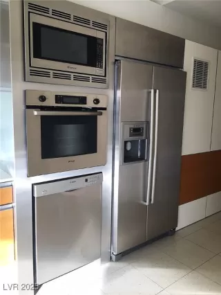 Photo #3: 2703569 Listing 