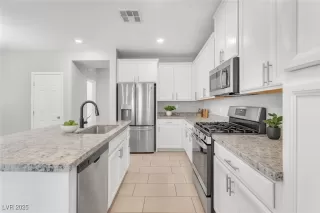 Photo #2: 2703588 Listing 