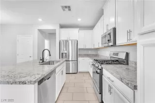 Photo #3: 2703588 Listing 