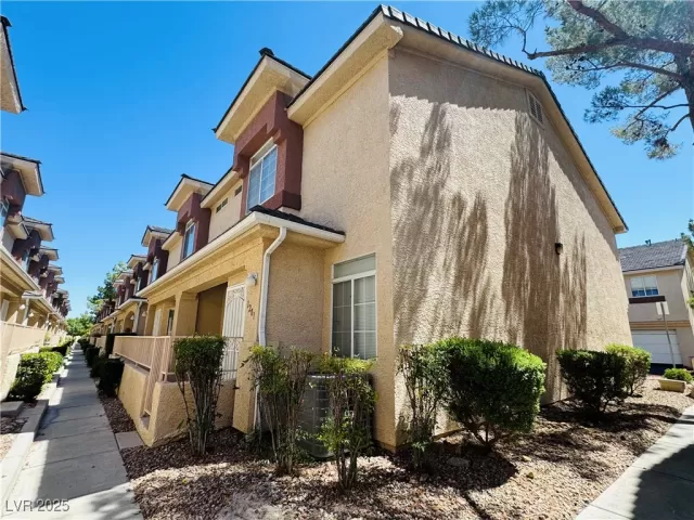 MLS: 2703600 Condo For Sale