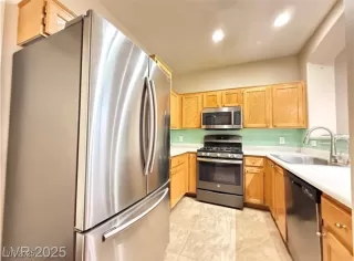 Photo #6: 2703600 Listing 