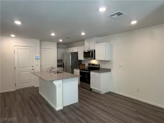 Photo #2: 2703636 Listing 