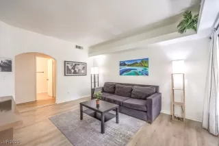 Photo #2: 2703666 Listing 