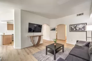 Photo #3: 2703666 Listing 