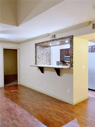 Photo #4: 2703673 Listing 