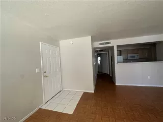 Photo #2: 2703681 Listing 