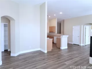 Photo #5: 2703724 Listing 